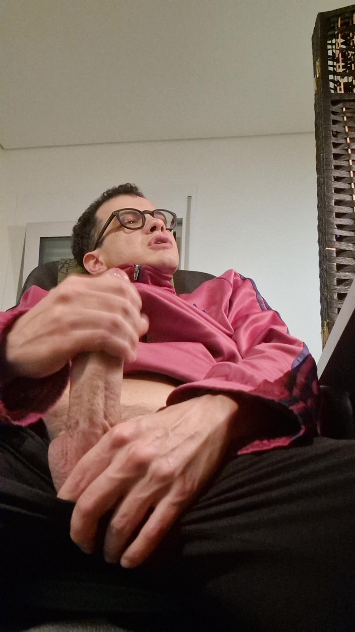 Fitguywithbigdick: Just Beetwen Me and You