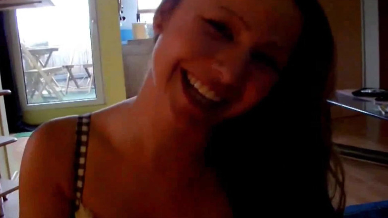 Planete Francaise: 她是一个来自法国的素人女郎，她不得不吮吸鸡巴