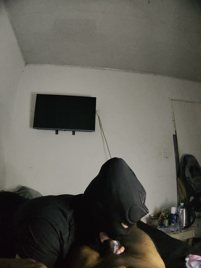 Cum-lobian dickdrainers: Černá maska šampiónky v krku