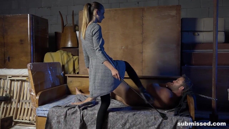 Submissed: Femdom với chàng trai cơ bắp và dominatrix cao gầy