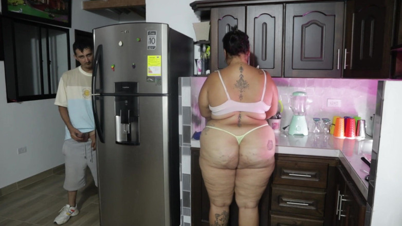 Lexly_16: El Hijo De Mi Novio Me Ensena Su Enorme Verga