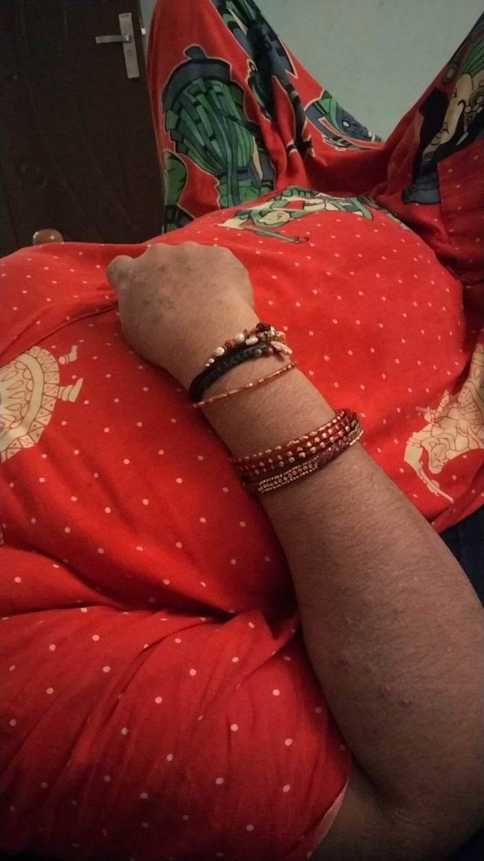 Tamil lesbian: उसका सेक्स अनुभव और गंदी बात साझा करना