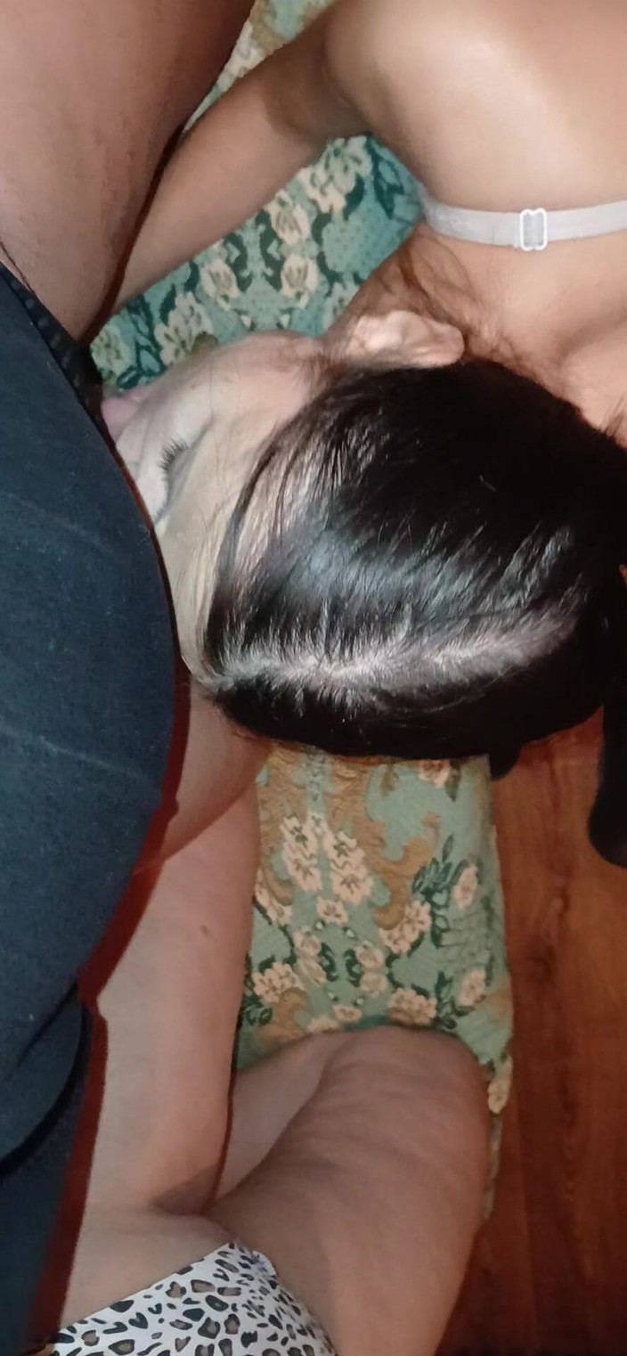 Lesbian-illusion: Eu fac pe rând lingând pizdele profesoarei mele de istorie și...