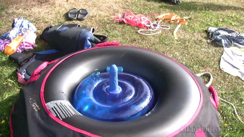 FinAdult Videos: Mr Lothar and water games in the group