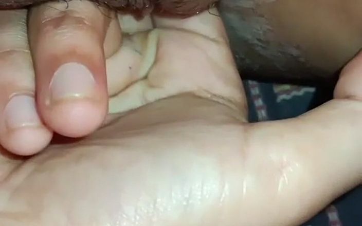 Hot-bhabhi-7668: Móc cua âm hộ của cô ấy và khoe bộ ngực