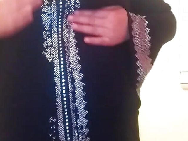 Moroccan Arab Woman Masturbates in Front of Khaleeji Abaya's Camera (Fatisho)