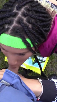 Carmela, jeune joggeuse de 20 ans, a besoin de sperme dans les bois