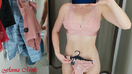 Anna Mole: La fille adore essayer différents sous-vêtements et filmer devant la...