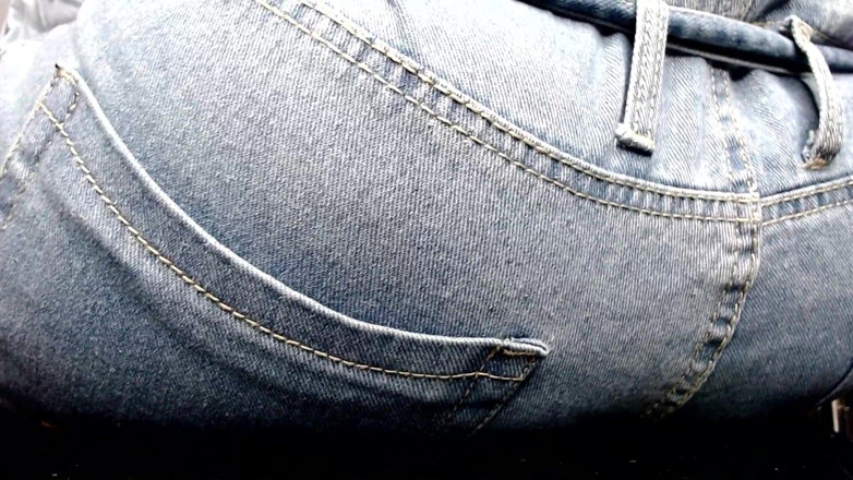 Maeling: Tiny Colony Rozdrcena v Denim Džínách a Zadku Potlačena Nevědomky