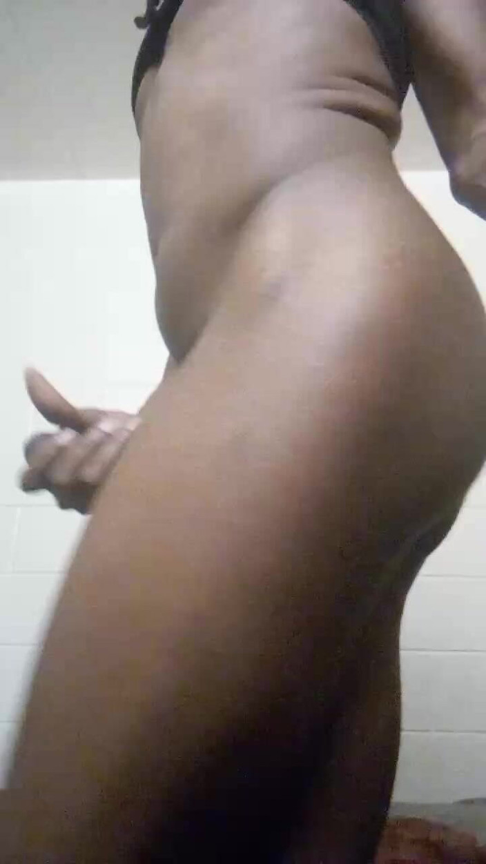 SweetDWillie456: Sulu götlü kadın kadın dildo yarakla sikiliyor