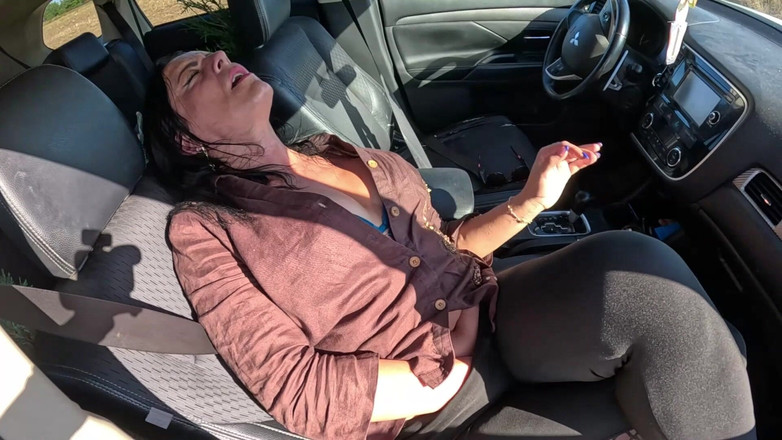 MilfyCalla: Jeu de voiture intense - masturbation de leggings moulants, pipe et...