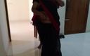 Aria Mia: Un beau-fils baise en portant une tatie tamoule sexy en...
