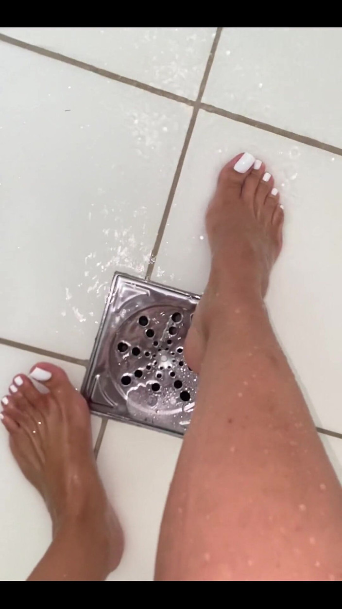 KiffaFeet: 为你准备的独家淋浴视频