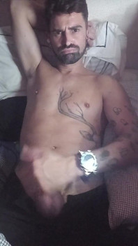 Masturbace v posteli