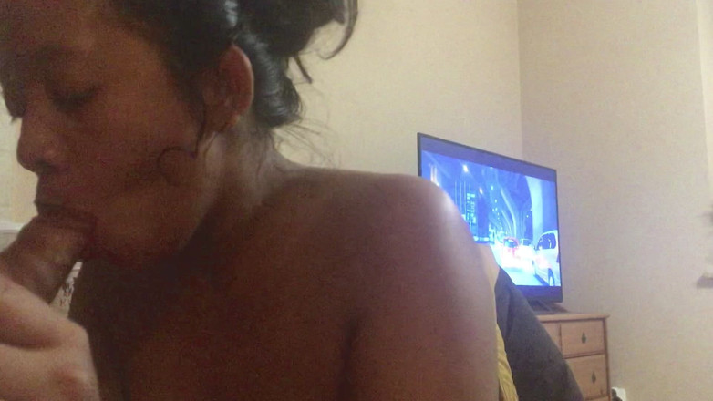 Megacute9999: インドネシア人がひざまずいてチンコをしゃぶる