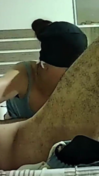 她渴望她的爸爸再次抚摸无法远离的熟女 第3部分