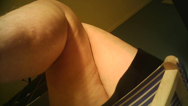 MisS Angel: Extreme calf jiggle from down under
