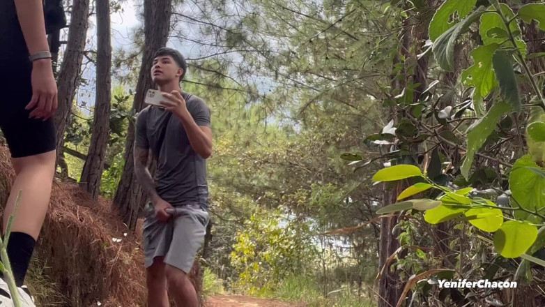 Yenifer Chacon: Venezuelan Fucked by Her Friend While Climbing the Hill