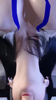 3d grandes tetas puta sirven a su gran jefe