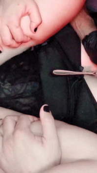 กลิ้งรูหี เสียบมือทั้งหมดเข้าไป