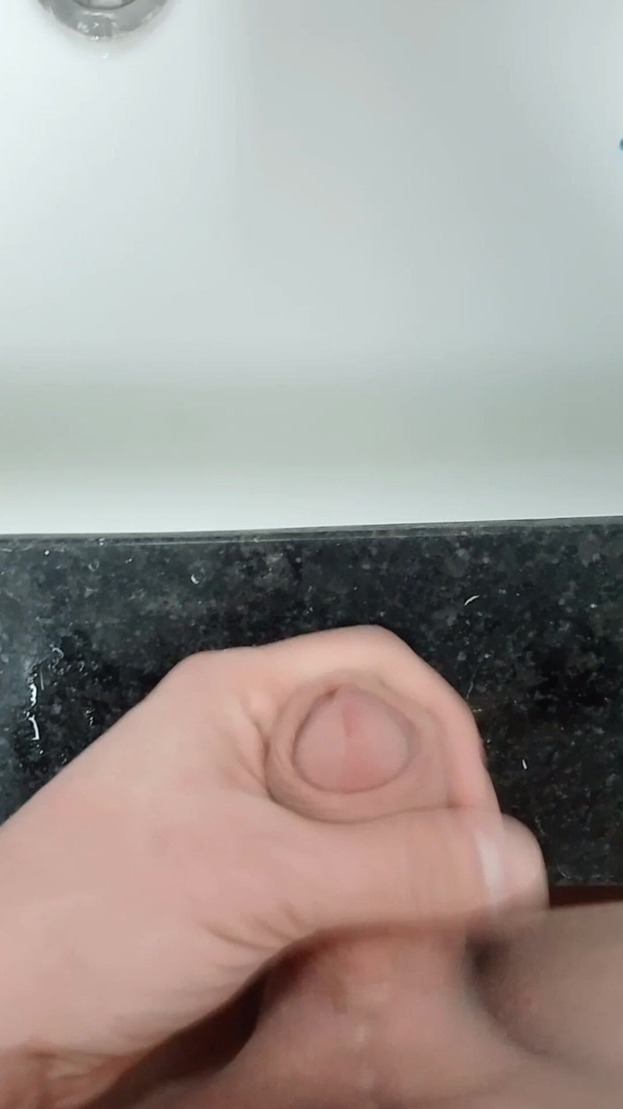 Gokmen Yaman: Murray Yaman masturbuje sólo v koupelně a sleduje své vlastní...