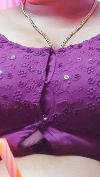 Awek kampung di Saree