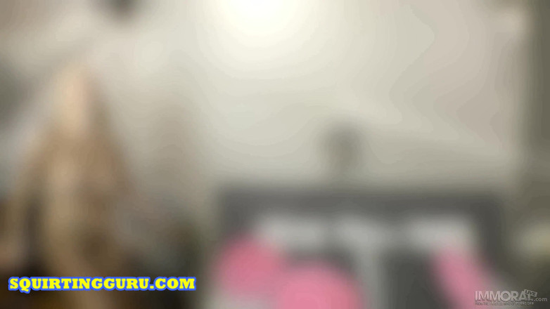 Squirt God: Angel Wicky en doble en primer plano - chorro de chorro...