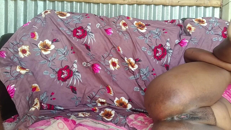 Sexydebart: Saya membuat adik ipar jiran menghisap zakar saya, memohon minyak...