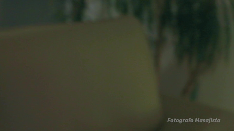 fotografo-masajista: Hungrige weiße brünette oma verführt bbc, während er pornos guckt