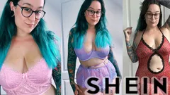 Modelo con curvas peluda prueba en lencería