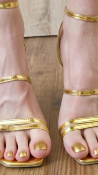 Teen Feet in Heels