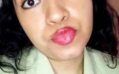 Saturno潮吹邻居向她的邻居求婚，并开始脱衣服享受热辣性爱