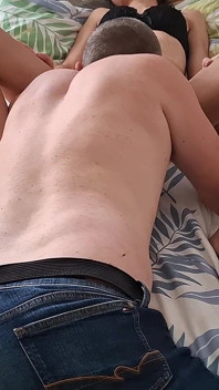 Kompilace 18 let starý olizuje hubené dospívající je k orgasmu