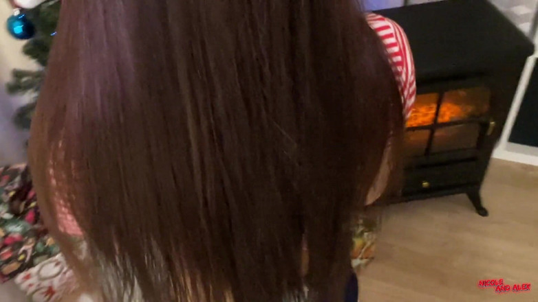 NicoleAndAlex: Ho scopato la mia sorellastra mentre decorare il tavolo di...