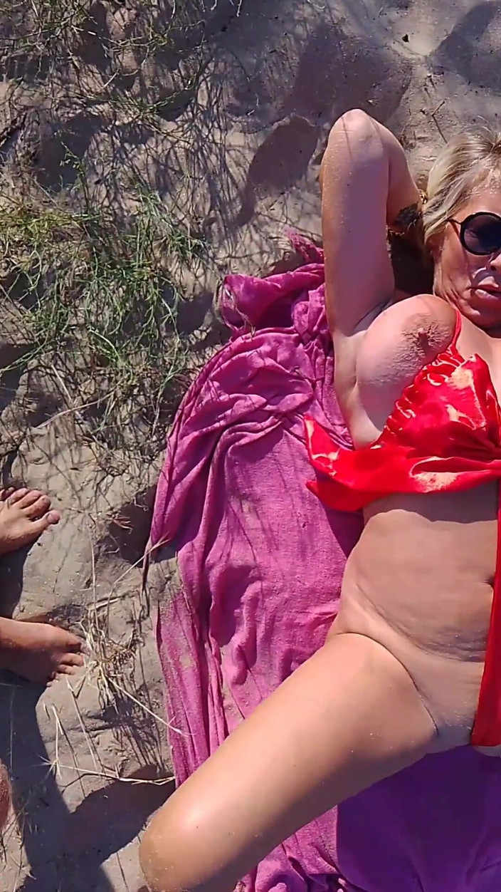 Crazyfamily 1970: Il mio figliastro si masturba su di me su una...