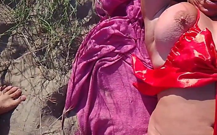 Crazyfamily 1970: Mi hijastro se masturba conmigo en una playa nudista