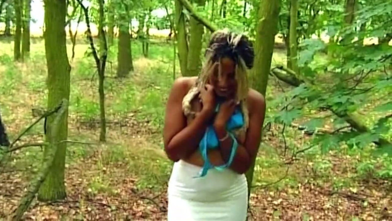 NAUGHTYPOLSKA: Bbc dehnt die blonde muschi weit im wilden waldlecken