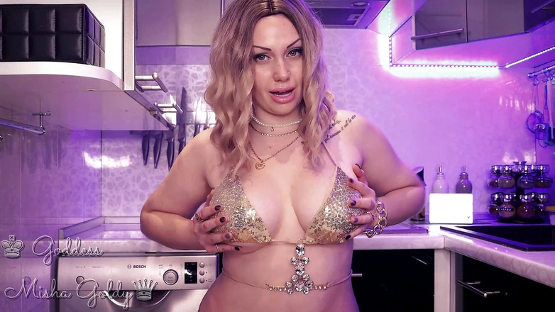 Goddess Misha Goldy: Miluješ moje škádlení, které tě ničí! Pokaždé, když se ke mně...