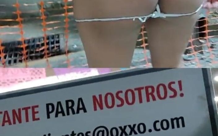Traviezisha: Dual cam: pantat bahenol banci eksibisualis di balik celana dalam...