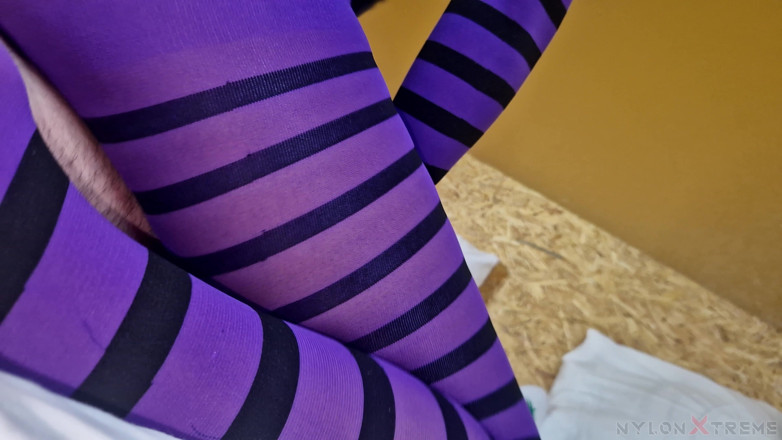 Nylon Xtreme: Em primeiro plano - Julia Kate Purple e Preta nylon fodem