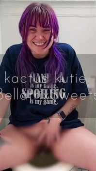 Walked in on my bff peeing in the morning