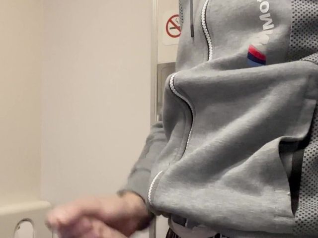 First Batch of Smaller Videos! Jerking off on a Plane (Gay Duplo)