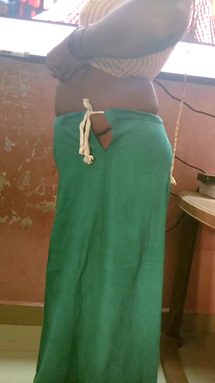 RenuRaj: Desi Tamil ondeugende vrouw Renu Petticoat blouse Saree plaagt voor...