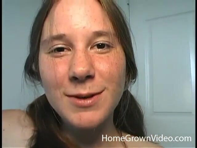 Homegrown Video: Alexia preñada en su coño peludo
