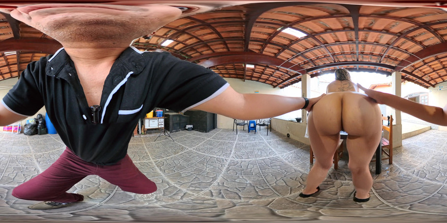 GabbyHorny: Reporterița se dezbracă în direct, în direct, după ce a fost prinsă în...