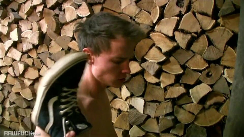 Raw Fuck: Piggy Twinks Doused em Porra e Mijo