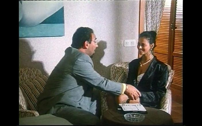 XTime Vod: Fantastik seksi psikolog azgın müşteri tarafından götten sikiliyor ve eline...