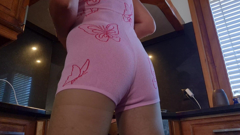 Xunami: Bunda rosa em movimento lento