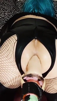 Großen dildo reiten und kommen
