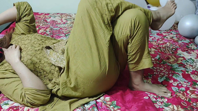 Sairaxsaim: Пухлая индийская девушка дези с большой задницей